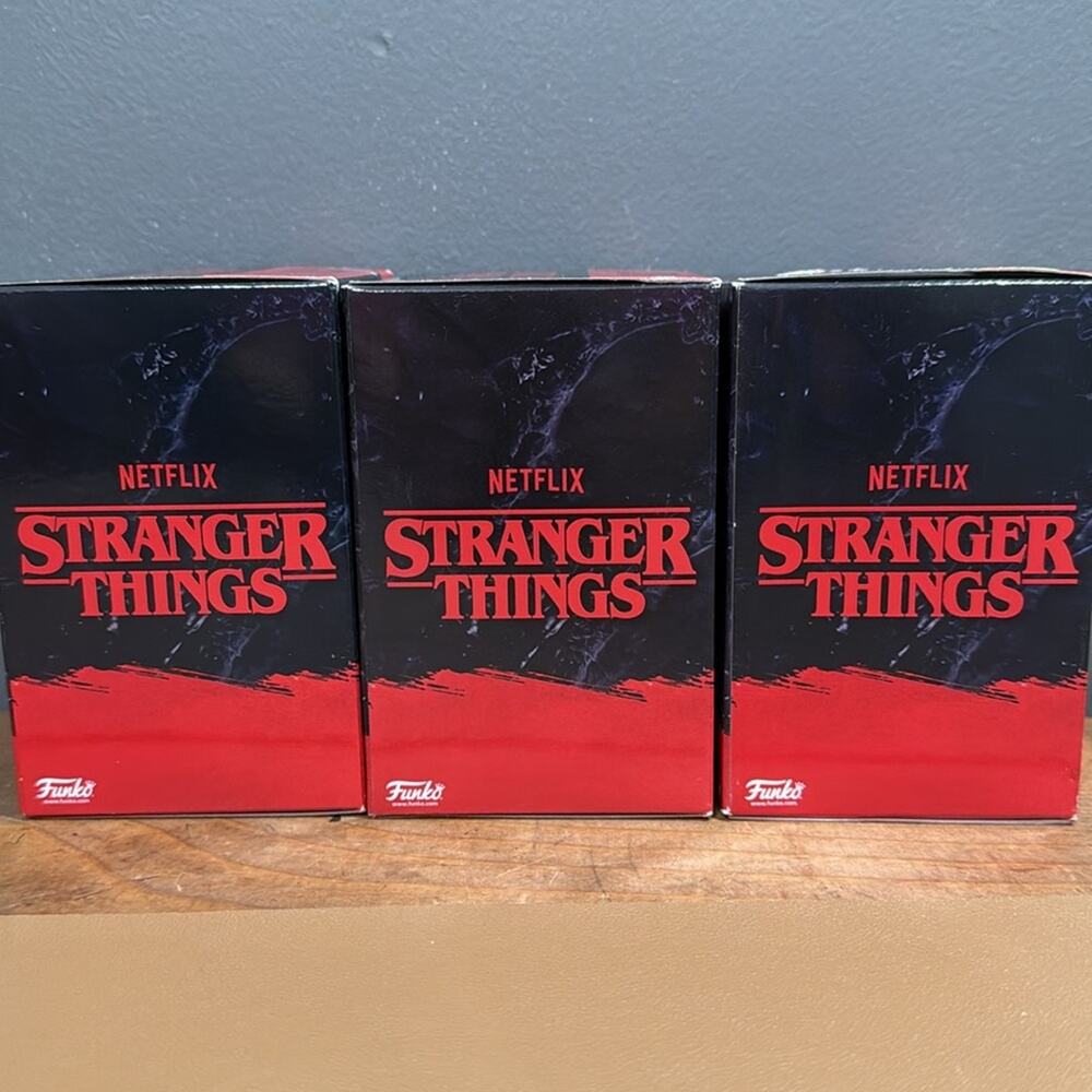 Netflix Stranger Things Funko Minis Eleven Dustin Hopper vinyl figure new in box - Picture 8 of 10